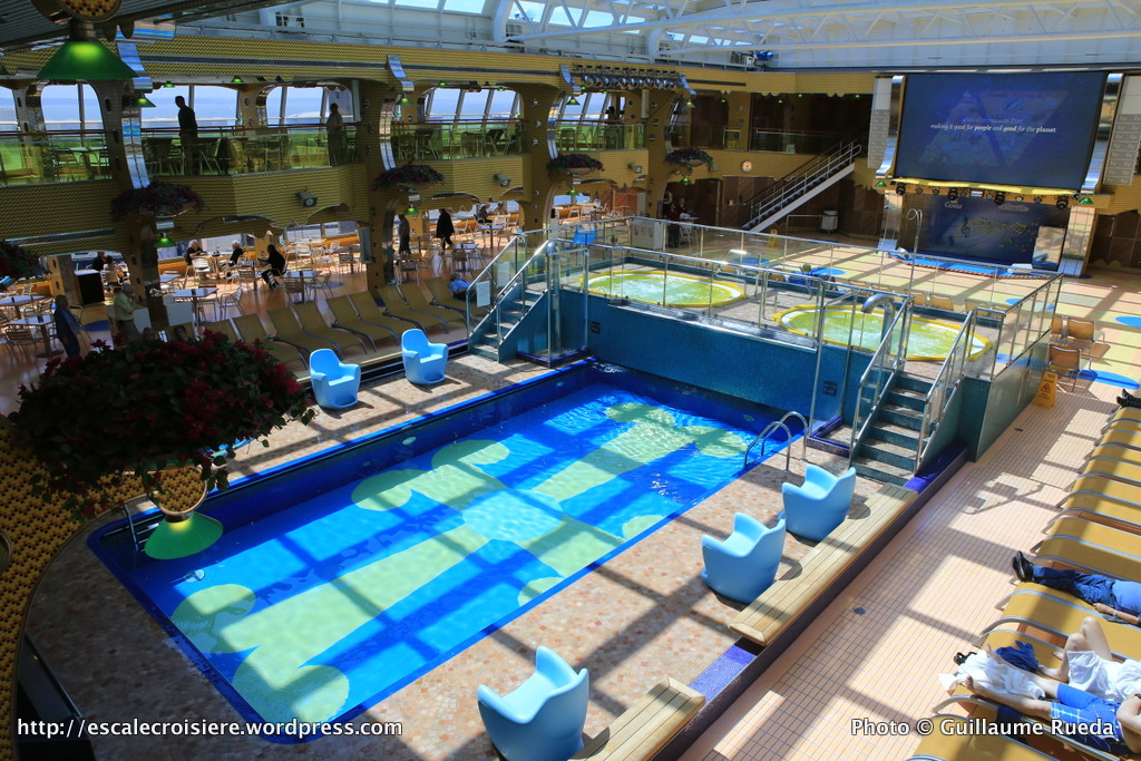 Piscina principal del Costa Pacifica