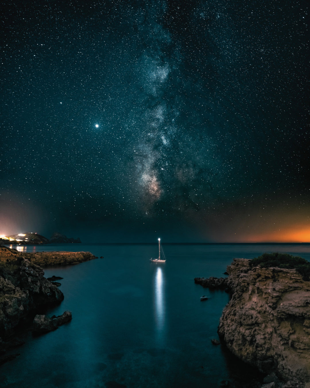 Cielo estrellado sobre el mar Mediterráneo