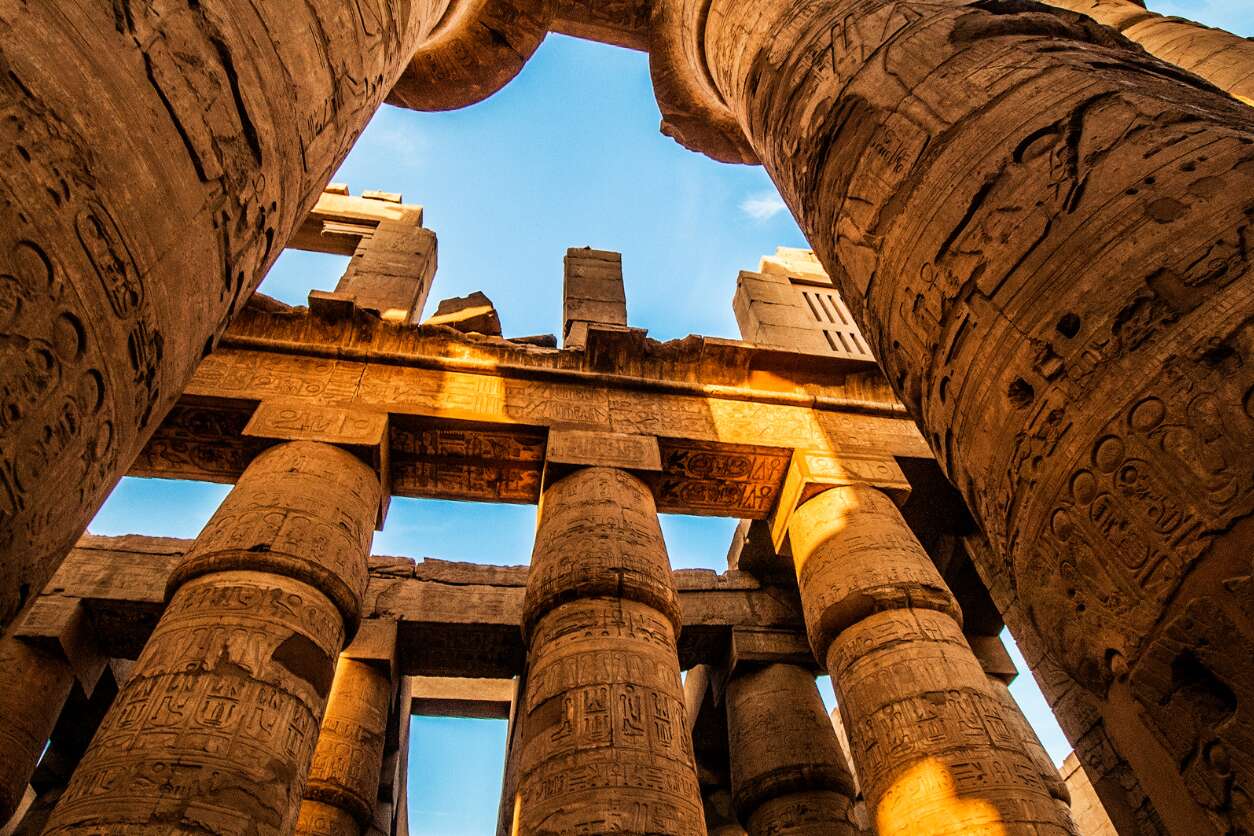 Columnas de un templo egipcio