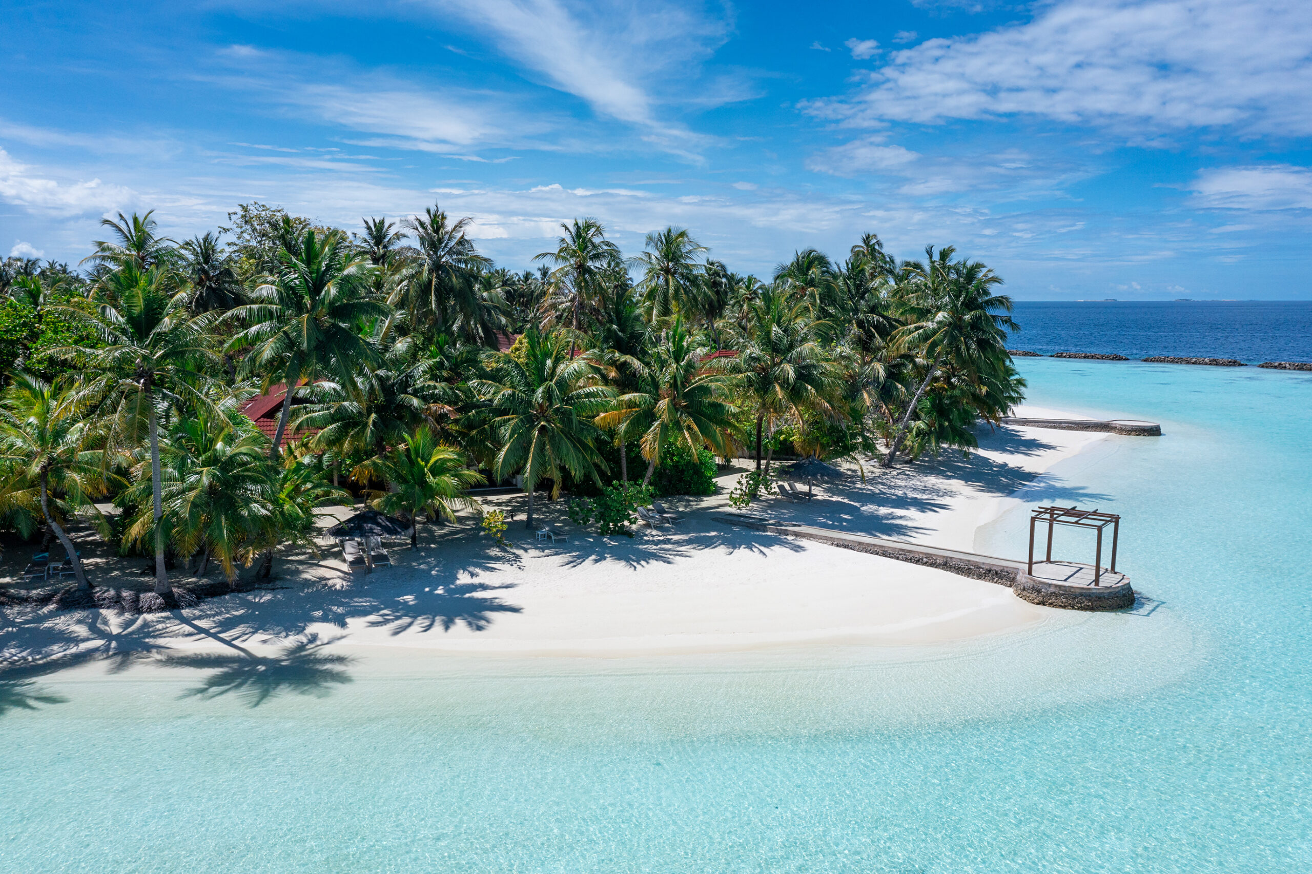Isla de Niva Kurumba rodeada por aguas turquesas